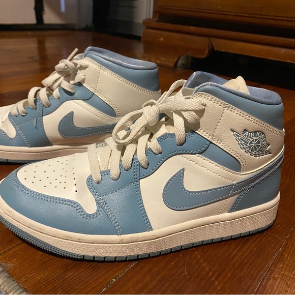 Jordan Blue and White Sneakers - Picture 2 of 8